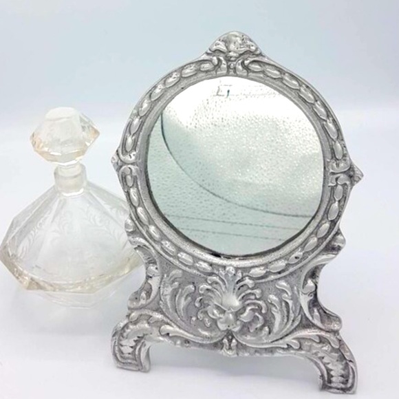Vintage Pewter mirror / Vanity mirror / Pewter frame Hand crafted Vintage - Picture 11 of 15